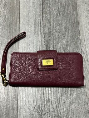 Fossil  Pebbled Leather Wristlet Wallet with Gold accents